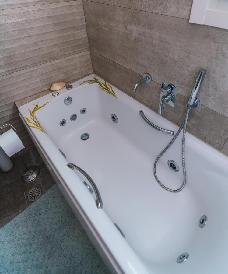 Lux House With Outdoor Jacuzzi And Sea View In Santorini Apartment Emporio  ภายนอก รูปภาพ